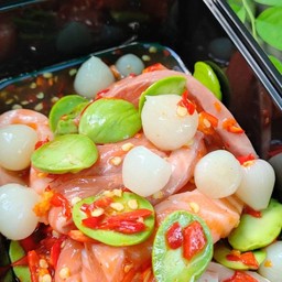 เหลาแซลมอนสะตอสดกระเทียมดอง