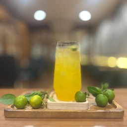 หลังชนฝา ณ เมืองจันทบูร (น้ำส้ม ส้มมะปิ้ดคั้นสด)