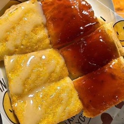 ปังปิ้ง เนยนม สตอเบอรี่ (1แผ่น)อย่างละครึ่งแผ่น