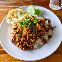 ข้าวเนื้อกระเทียม (เนื้อสับ) Rice + fried beef with garlic