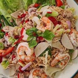 ยำมาม่าหมูยอ+กุ้ง+หมูสับ