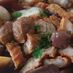 ก๋วยจั๊บน้ำข้น หมูกรอบอย่างเดียว