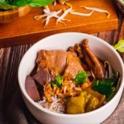 ก๋วยเตี๋ยวไก่ (น่องใหญ่,เลือด)