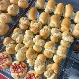 สิริวรรณ์ เบเกอรี่ หน้าสนามบอล MZ บางบ่อ