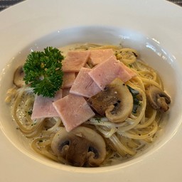 พาสต้า ซอสครีมเห็ดกับแฮมไก่