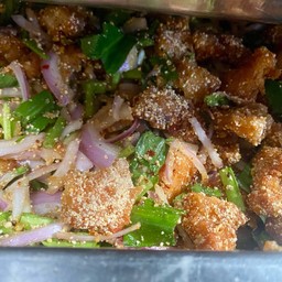 ยำไก่แซ่บ