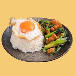 คะน้ากรอบ ราดข้าว