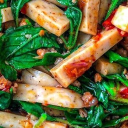 ข้าวหน้ากระเพราหมูยอ,หมูสับ