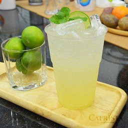 น้ำมะนาวสดเย็น แก้วยักษ์ 32 ออนซ์