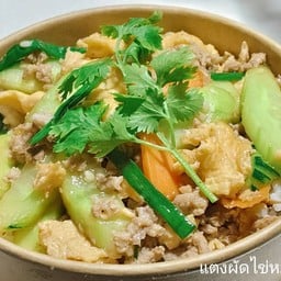 แตงผัดไข่ หมูสับ