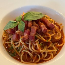 พาสต้า ซอสมะเขือเทศกับเบคอนรมควัน