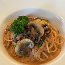 พาสต้า พิงค์ซอสกับเห็ดแชมเปญอง