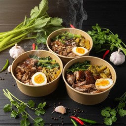 ข้าวบ้านไอซ์ ขาหมู-กะเพราพริกแห้ง สุดซอยจ้า