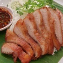 คอหมูทอดน้ำปลา