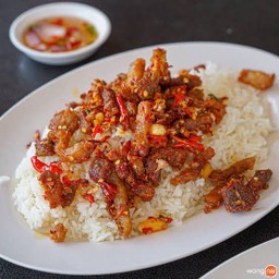 ข้าวหมูทอดผัดพริกเกลือ