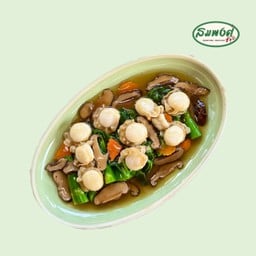 หอยเชลล์อบยอดผัก