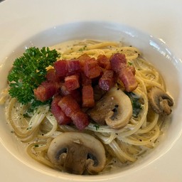 พาสต้า ซอสครีมเห็ดกับเบคอนรมควัน