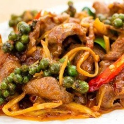 ผัดเผ็ดเนื้อ