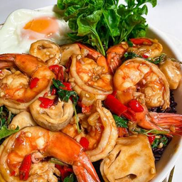 ผัดกระเพรากุ้ง Fried Prawn with Basil Leaves