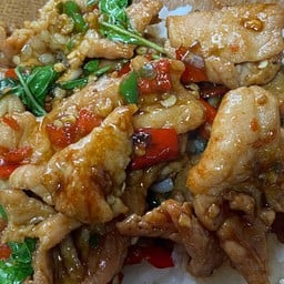 กะเพราหมูชิ้น