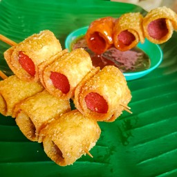 เกี๊ยวพันไส้กรอกแดงทอด