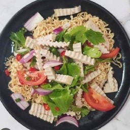 ยำมาม่าหมูยอ