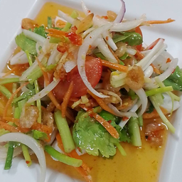 ยำกุ้งแห้งไข่เค็ม