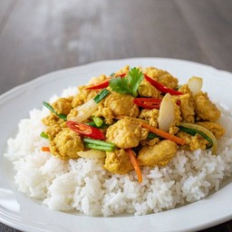 ข้าวไก่ผัดผงกะหรี่