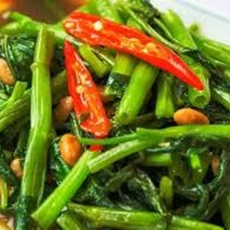 ผัดผักบุ้งไฟแดง Stir-Fried Morning Glory