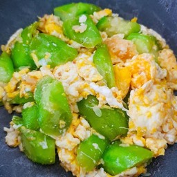 กับข้าว บวบผัดไข่