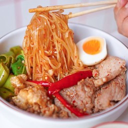 ยำก๋วยเตี๋ยว ปลาร้าแซ่บ (เลือกเส้นได้)