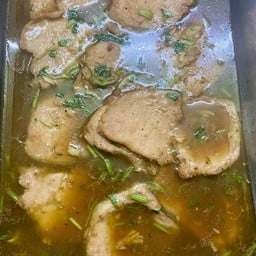 หมูหมักนุ่มอบกระเทียมน้ำมันหอย