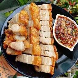 หมูกรอบน้ำจิ้มแจ่ว คู่ข้าวหอมมะลิ