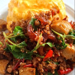 ข้าวหน้าไข่ข้นกระเพราหมูยอ, หมูสับ, กุนเชียง