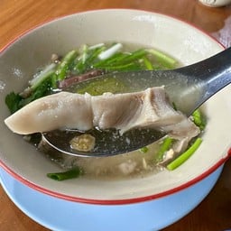 เจ้หน่อง อาหารตามสั่ง ผัดไทย หอยทอด