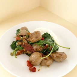 ข้าวกระเพราลูกชิ้นเนื้อ