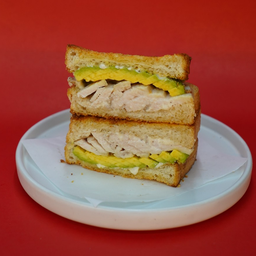 Smoked Chicken and Avocado CRUNCH Sandwich - ครันช์ แซนด์วิช ไก่รมควันและอะโวคาโด