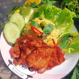 ข้าวผัดแกงเขียวหวาน+ไก่ทอด