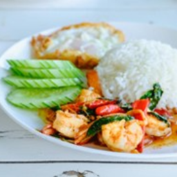 กะเพรากุ้งราดข้าวไข่ดาว Fried Prawn with Basil on Rice Topped with Fried Egg