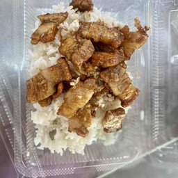ข้าวหมูกรอบทอดกะเทียม