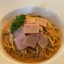 พาสต้า พิงค์ซอสกับแฮมไก่