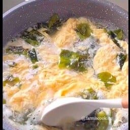 ซุปไข่สาหร่ายวากาเมะ