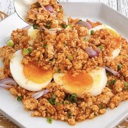 ลาบอกไก่+ไข่ต้ม 129บาท