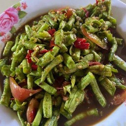 เจ๊แจ๊วร้านส้มตำไก่ย่าง