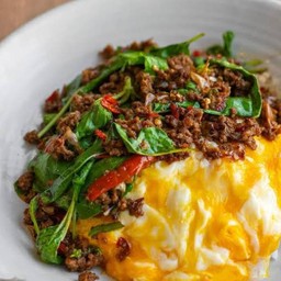 กะเพราเนื้อสับ+ไข่ข้น ราดข้าว