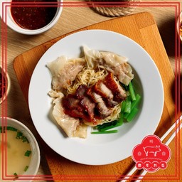 บะหมี่เกี๊ยวหมูแดงหมูกรอบ