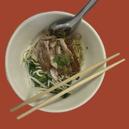 ก๋วยเตี๋ยวแห้ง ไก่ ขาหมู ลูกชิ้นหมู