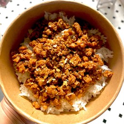 ข้าวเนื้อโคขุนสับทอดกระเทียม