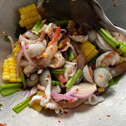 นัวร์ลิ้น-ส้มตำ ยำ