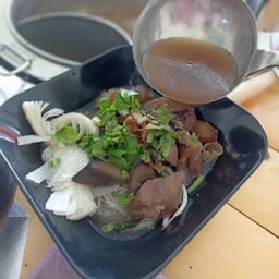 ร้านก๋วยเตี๋ยว สมน้ำสมเนื้อตลาดชาลีเซ็นเตอร์